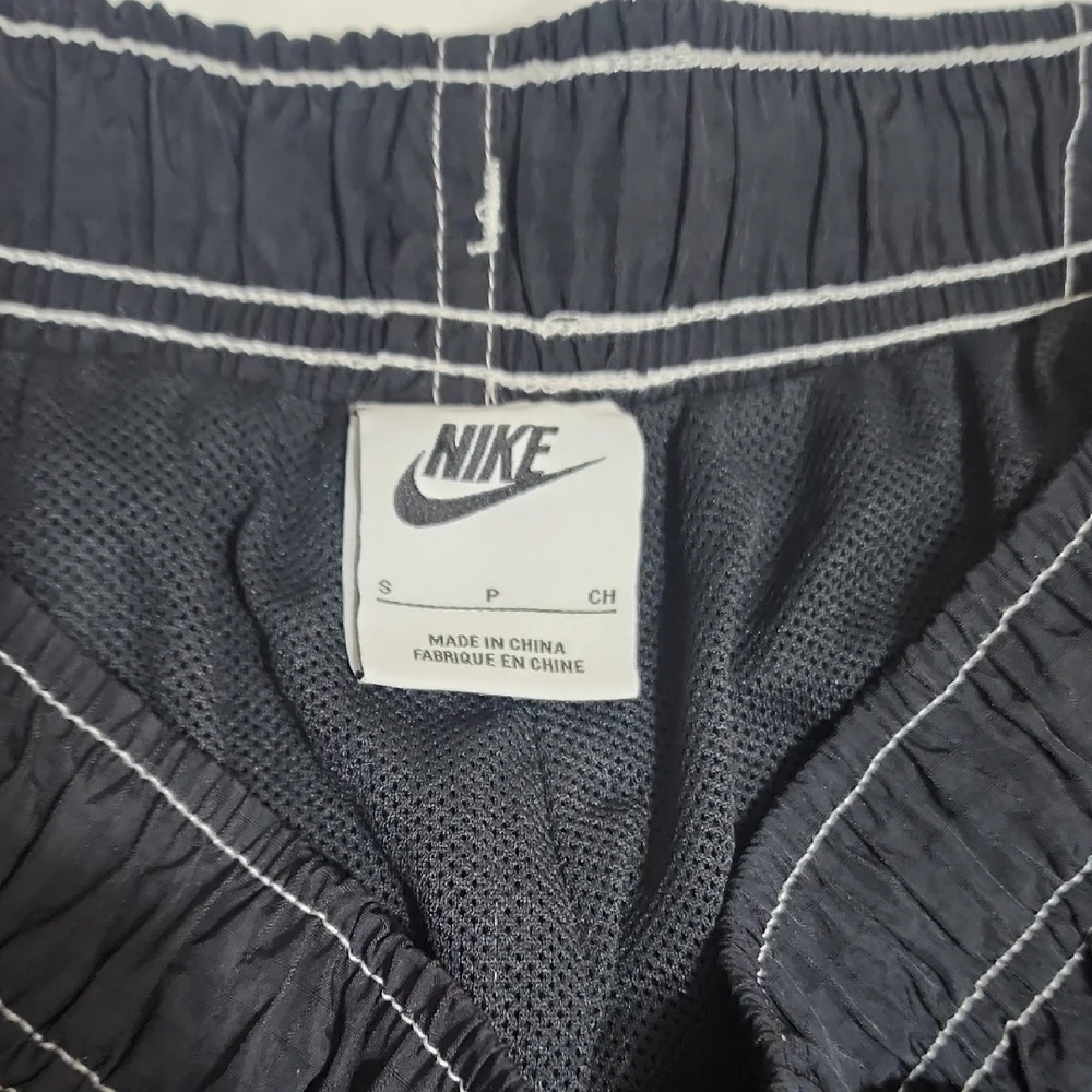 Nike Black Athletic Shorts - Picture 2 of 3